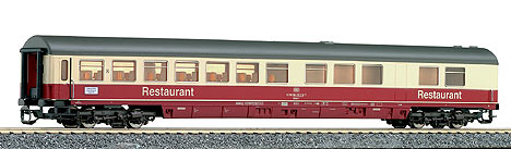Restaurant car type WR 132<br /><a href='images/pictures/Tillig/13691.jpg' target='_blank'>Full size image</a>